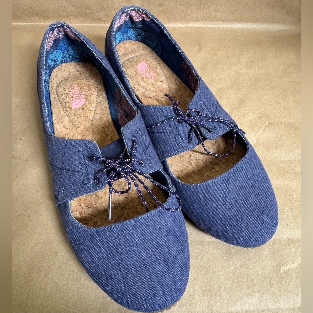 The North Face Purple Bridgeton Mary Jane Canvas Flats. Size 8.5